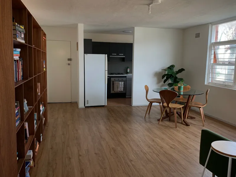 Spacious Beachside Apartment 