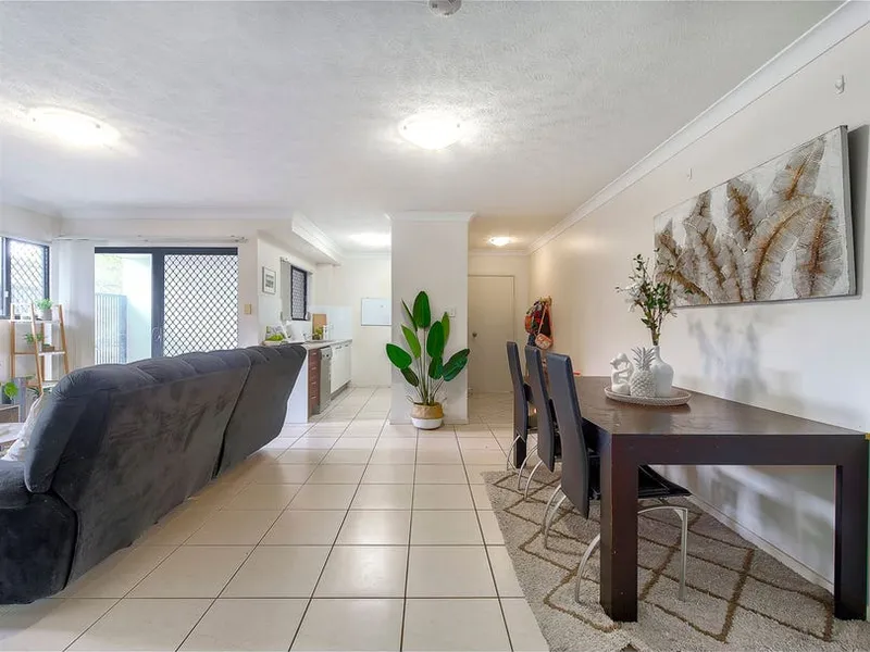 NEWLY RENOVATED APARTMENT