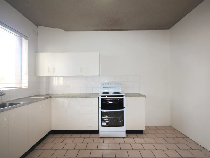 Sunny 1 bedroom unit with Balcony 