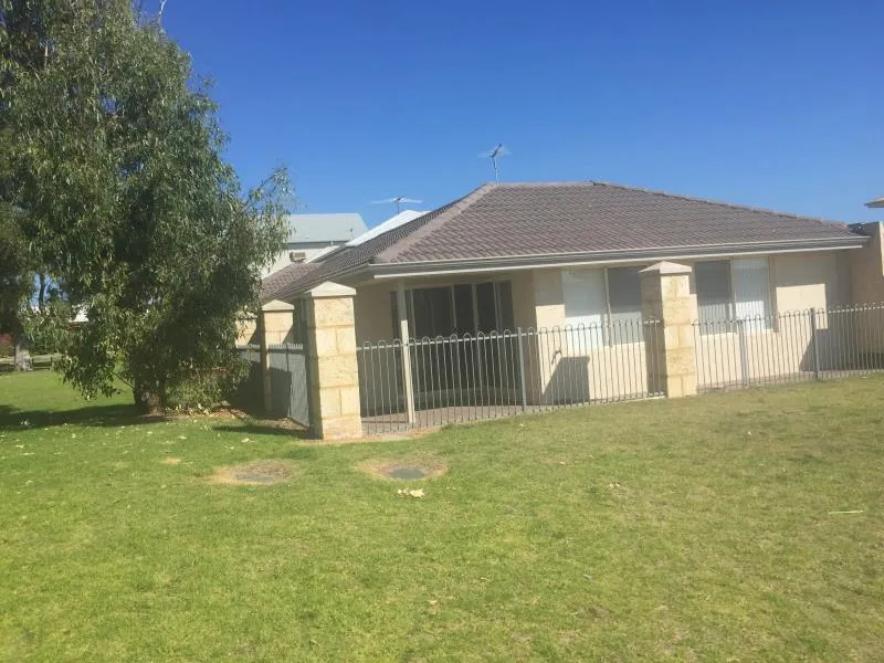 WALKING DISTANCE TO BEACH AND PARK