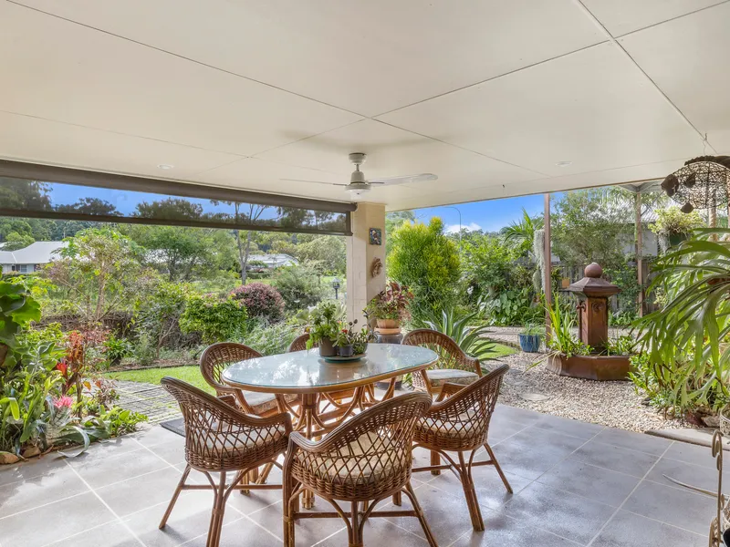 Stylish Lakeside Residence!