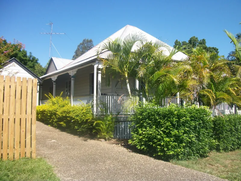 3 BEDROOM COLONIAL - CLOSE TO CBD/ HOSPITAL/UNI