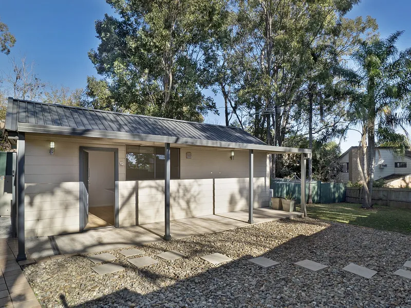 Granny Flat With Entertainers Backyard!