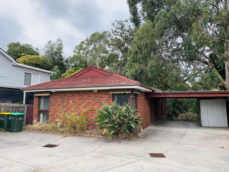 Spacious 2 bedroom with open study area 