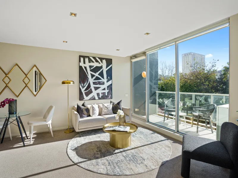 MODERN STYLE WITH A SWEEPING NORTHERLY OUTLOOK