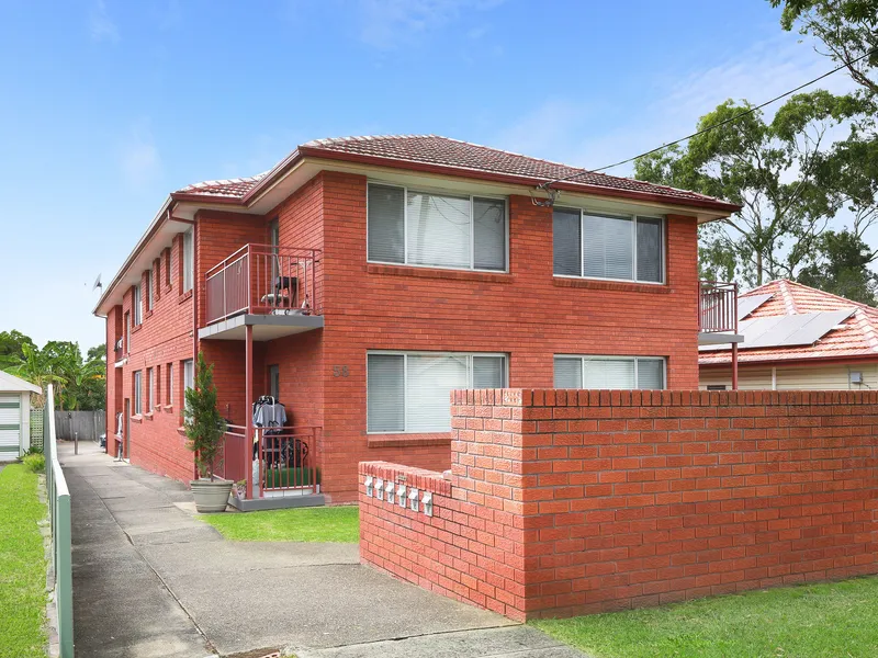 This spacious unit is perfectly nestled in a leafy pocket of Punchbowl set only moments to vibrant parks and a number of great schools.