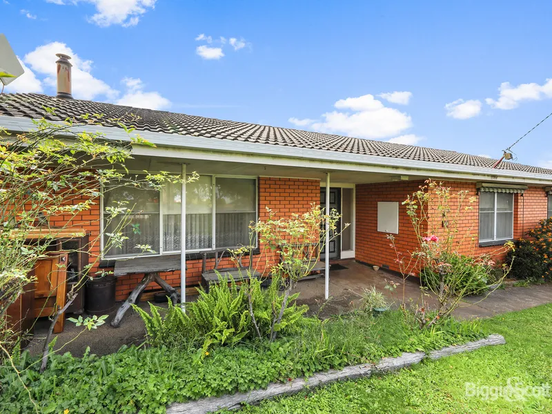 Golden Location! Pure Gold Tenant!