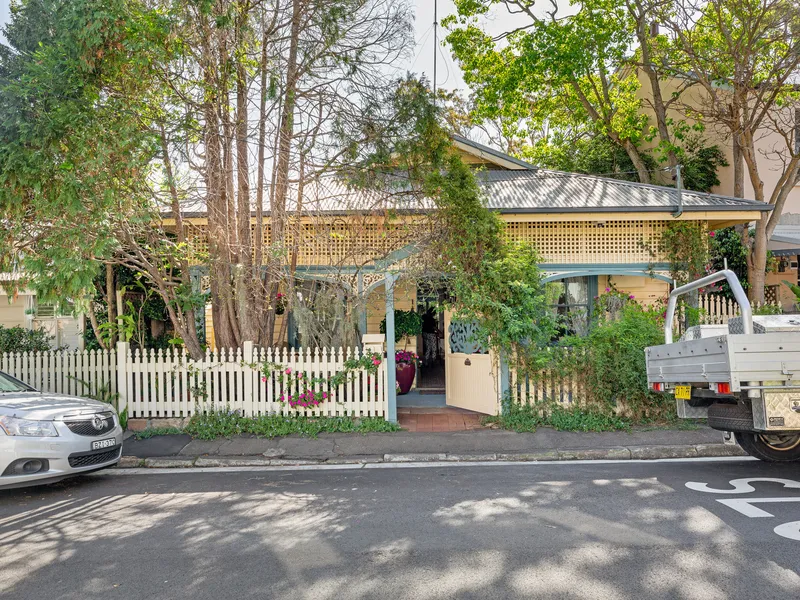 Original freestanding cottage on 217sqm