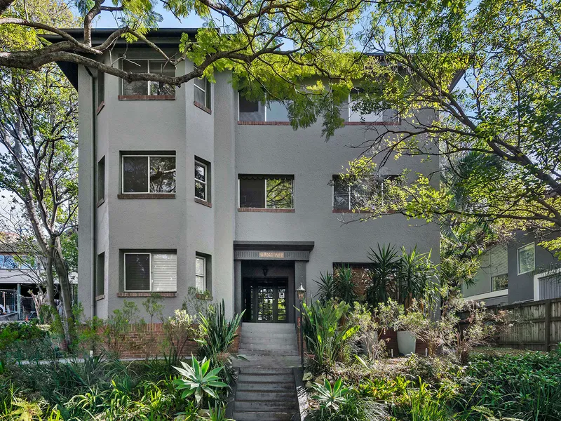 Ground Floor Charm at 'Strathmore' with Courtyard