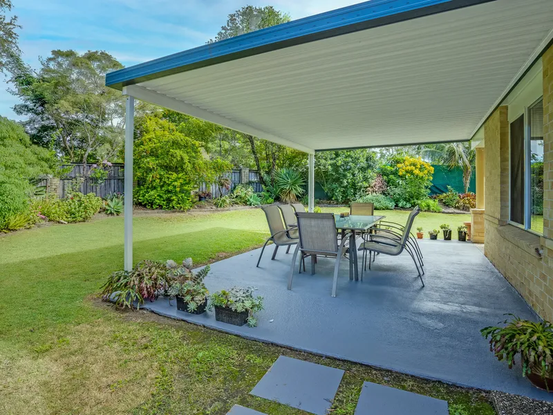 Spacious 3 bedroom house on large private block