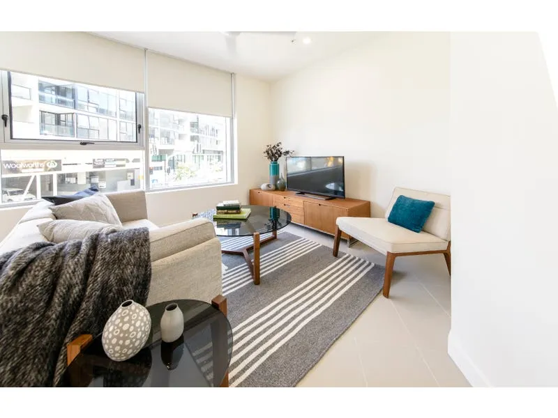 Modern 3b2b Apartment In Convenient Location with Two Carpark Spots!