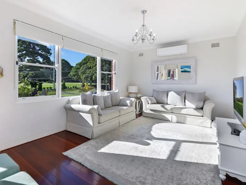 Exceptional first floor apartment with uninterrupted views of Ashfield Park