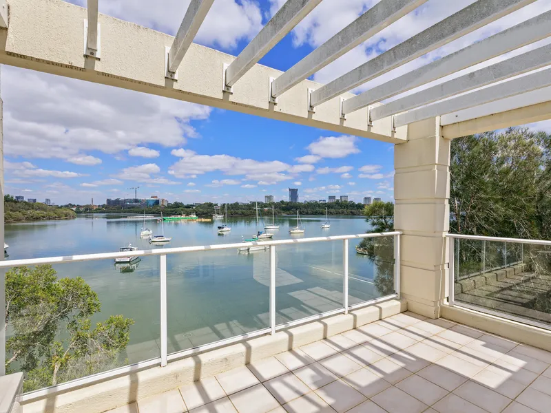 Absolute Waterfront, Sun Filled Three (3) Bedroom Luxury Apartment, Panoramic Water and Parkside Views, In Sensational Location