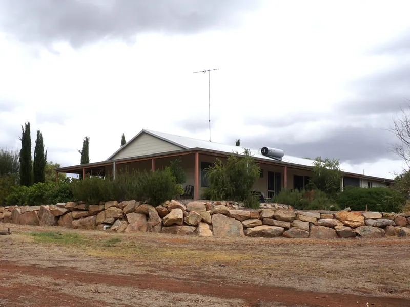 OPEN SPACE & NO NEIGHBOURS!