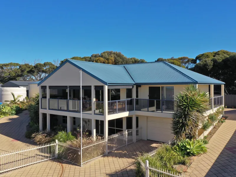 Quality Abounds plus Seaviews!