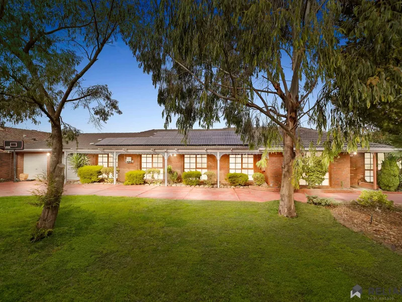 Family Stunner in Prime Location!