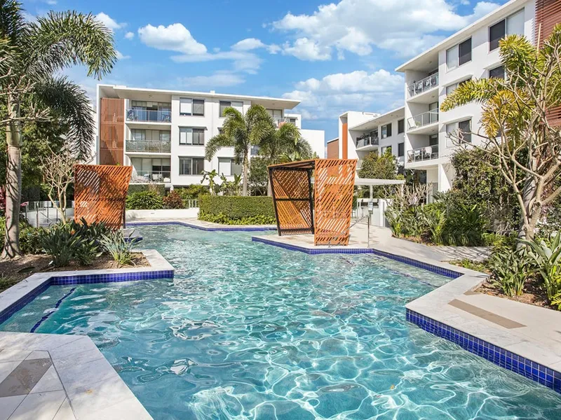 Look No Further! 3 Bedroom Top Floor Overlooking Resort Pool