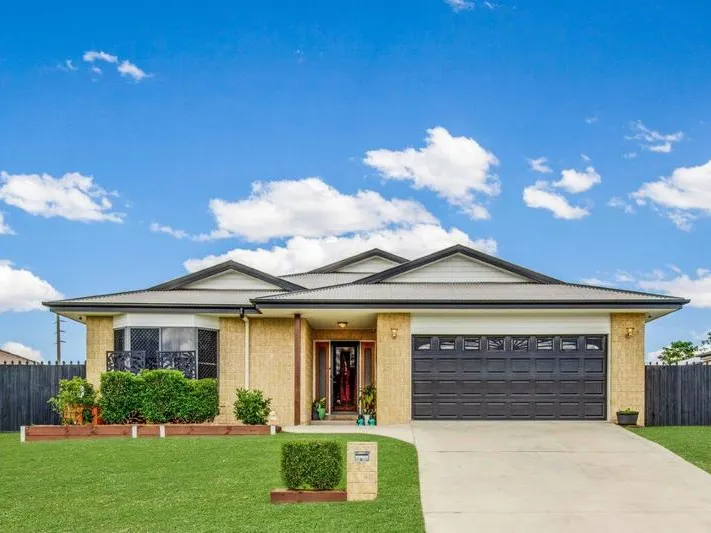 Expansive Entertainer - Your Hilltop Retreat