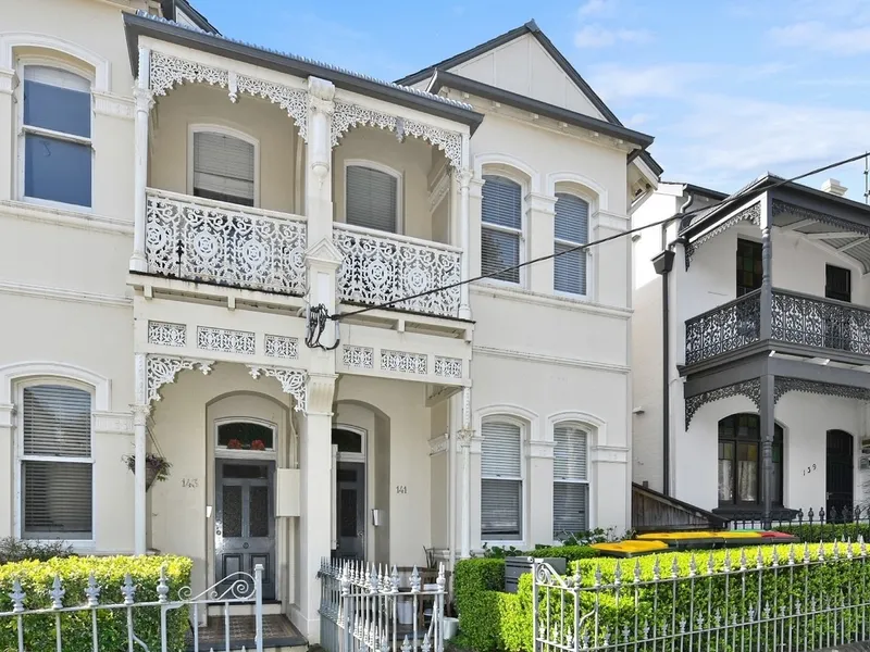 Renovated Victorian Apartment - Footsteps From Stanmore Station