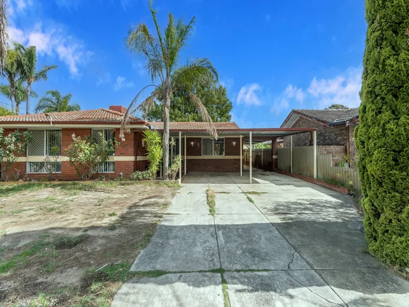 WOW 683M2 BLOCK ZONED R20/R35 THIS 3 BED 1 BATH HOME BOASTS SIDE ACCESS TO LARGE REAR WORKSHOP!