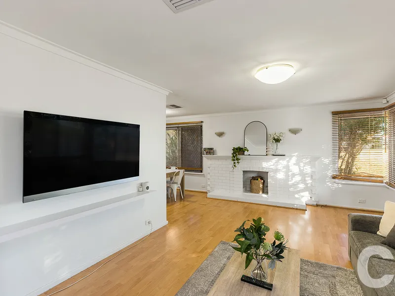 CHARACTER FILLED 4X1 SITTING ON A BIG 728m2 BLOCK!!