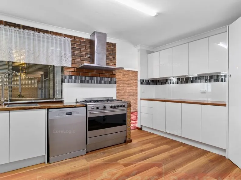 Located close to public transport, parks, Amaroo Primary School, St Brigid's School.