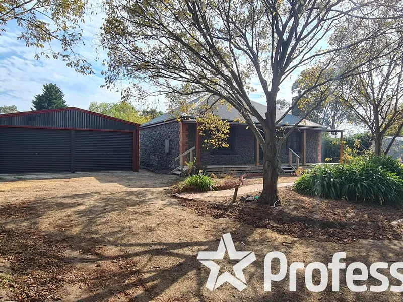CHARMING 2 BEDROOM & 1 BATHROOM HOUSE | LOWSET BRICK COTTAGE IN THE HEART OF RURAL COUNTRY LIVING