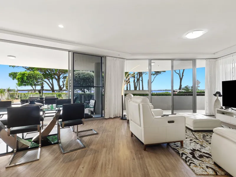 WATERFRONT VIEWS & INCOME!