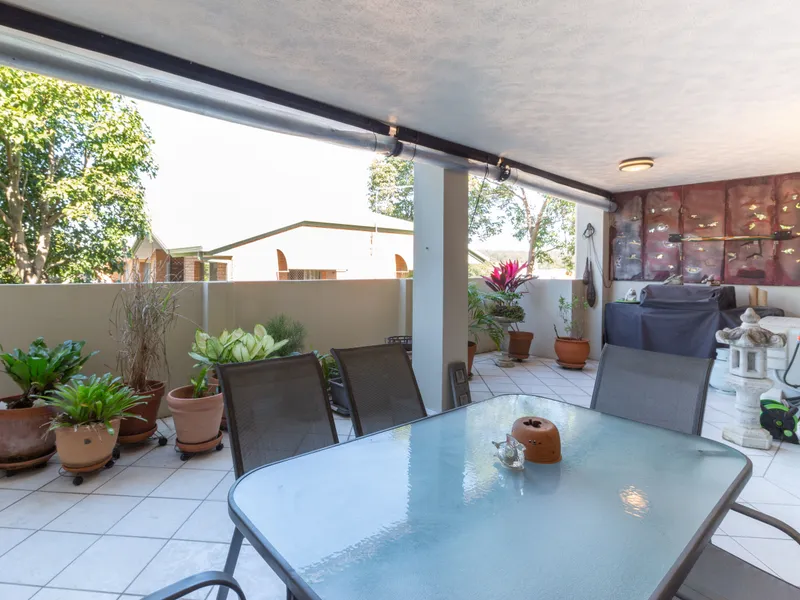 Large Unit - Huge Outdoor Entertaining - Double Garage