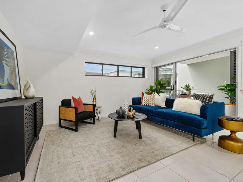 As-New Apartment of Contemporary Style and Convenience!