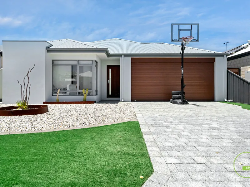 STUNNING HOME – LOW MAINTENANCE – GREAT LOCATION