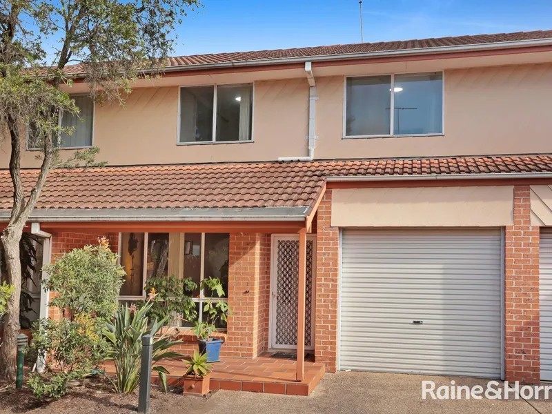RENOVATED TOWNHOUSE WITH LOWER STRATA 