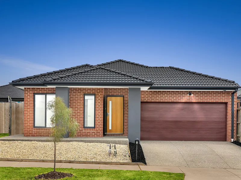Modern Family Home With Perfect Family Living!!!