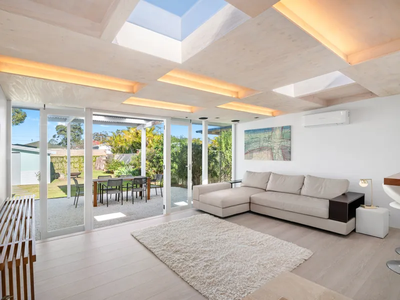 High quality home close to town centre & beaches