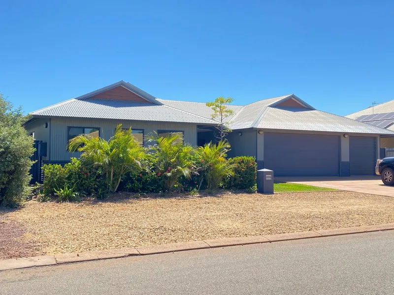 Executive Residence with Triple Airconditioned Garage