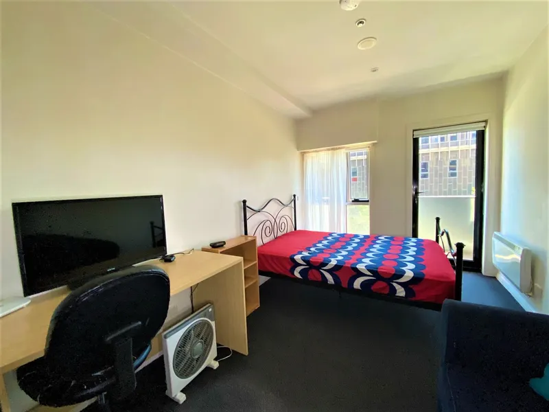 Fully Furnished in Carlton!