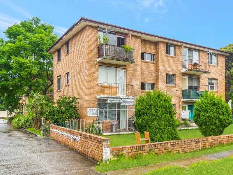 ONE BEDROOM UNIT - CLOSE TO CARRAMAR STATION