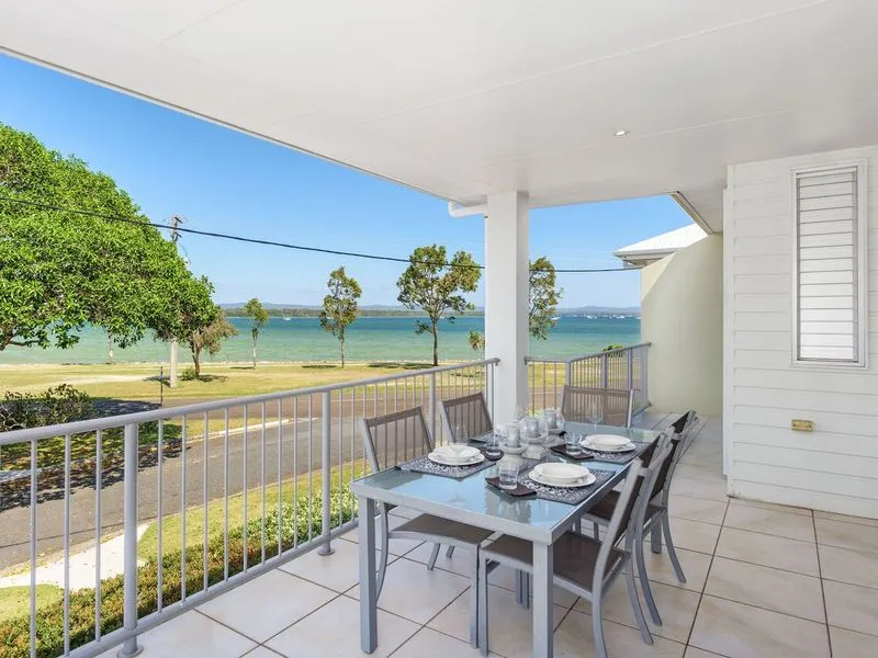 Modern Unit with Stunning Waterviews!