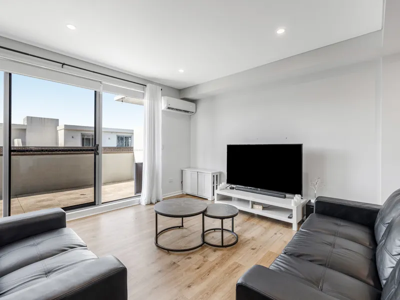 Penthouse Living: High Yield, Near Shops