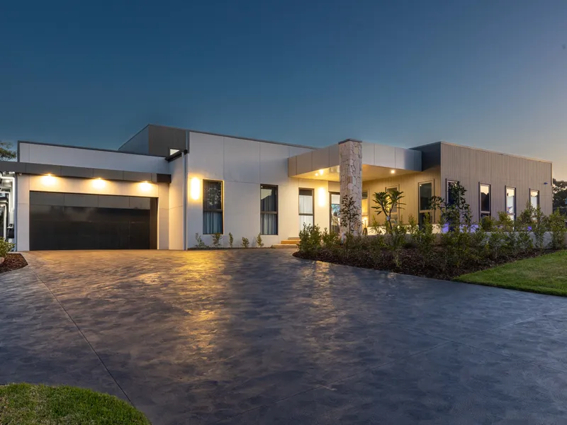 AUCTION Guide $3,400,000