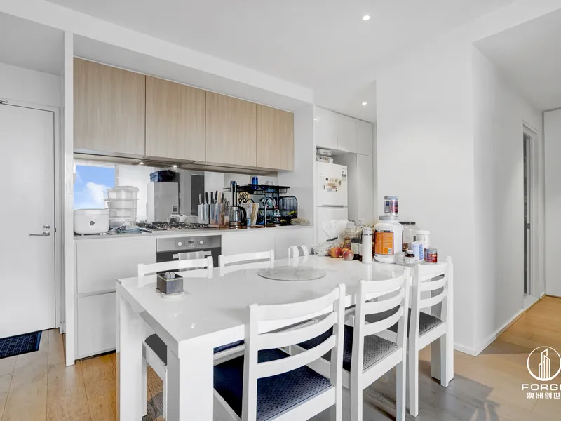 Stylish One Bedroom Apartment with City Views in Docklands