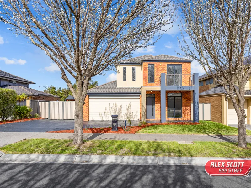 Large Family Home in Lakeside!