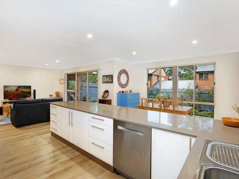 Immaculate Single Level Villa. Central location.