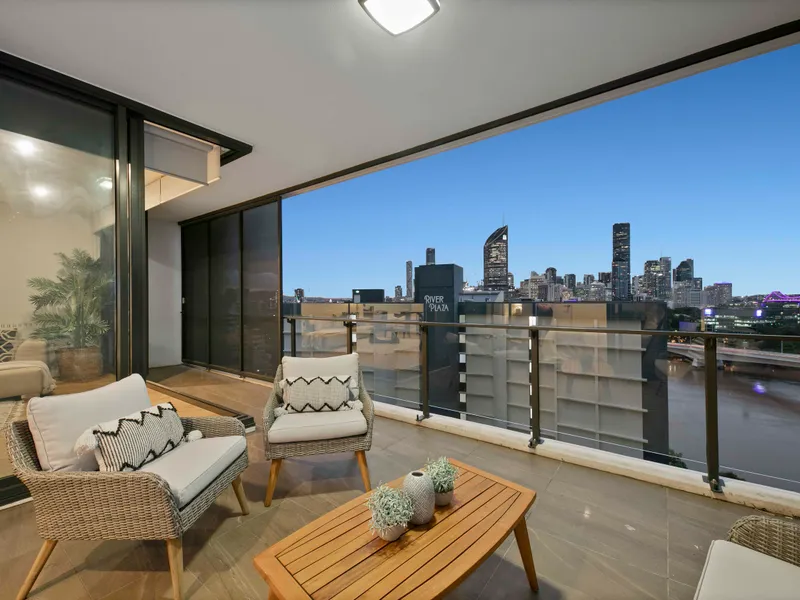 The ultimate inner-city lifestyle location with stunning CBD and river views.