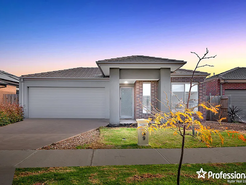 FABULOUS MODERN 5 BEDROOM HOME IN BELLA GARDENS