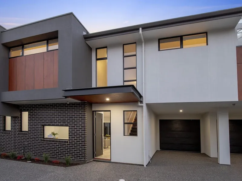 Modern townhouse with open plan living + upstairs retreat