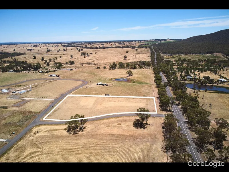 ACREAGE OF4.7 ACRES CLOSE TO TOWN