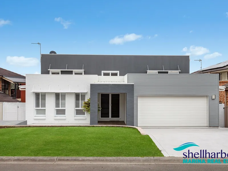 Contemporary & Stylish Entertainer Easy Stroll to Marina and Idyllic Regional Parklands