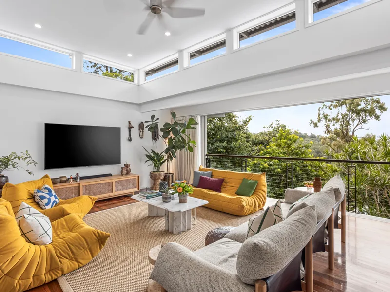 Elegant Four-Bedroom House with Pool and Alfresco Living