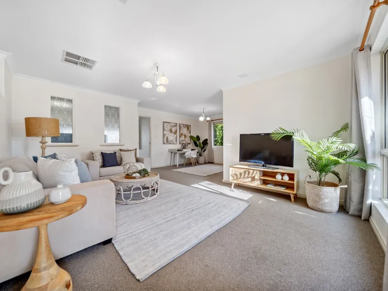 Currambine's Best-Kept Secret: A Stylish 4-Bedroom Home Await